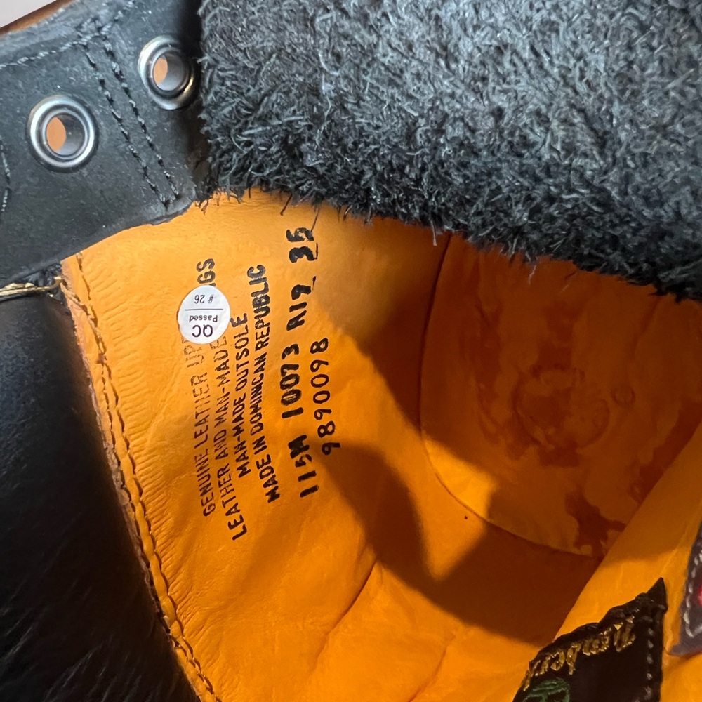 Timberland Black Boots with High-Top Design and Padded Collar - Picture 10 of 13